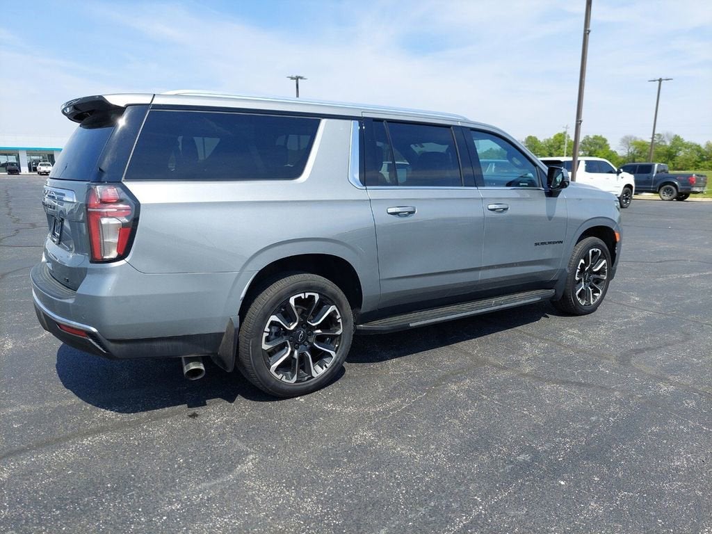 2023 Chevrolet Suburban LT