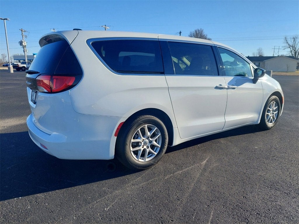 2024 Chrysler Voyager LX