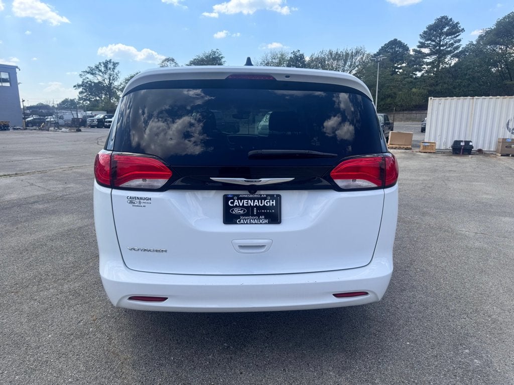 2024 Chrysler Voyager LX