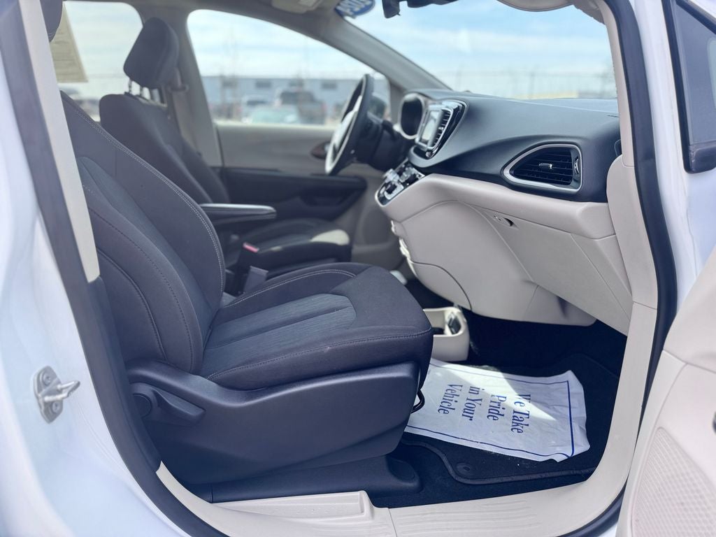 2024 Chrysler Voyager LX