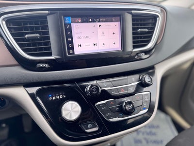 2024 Chrysler Voyager LX