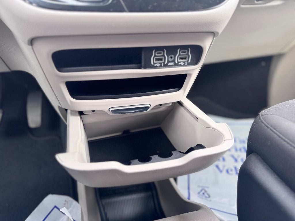 2024 Chrysler Voyager LX