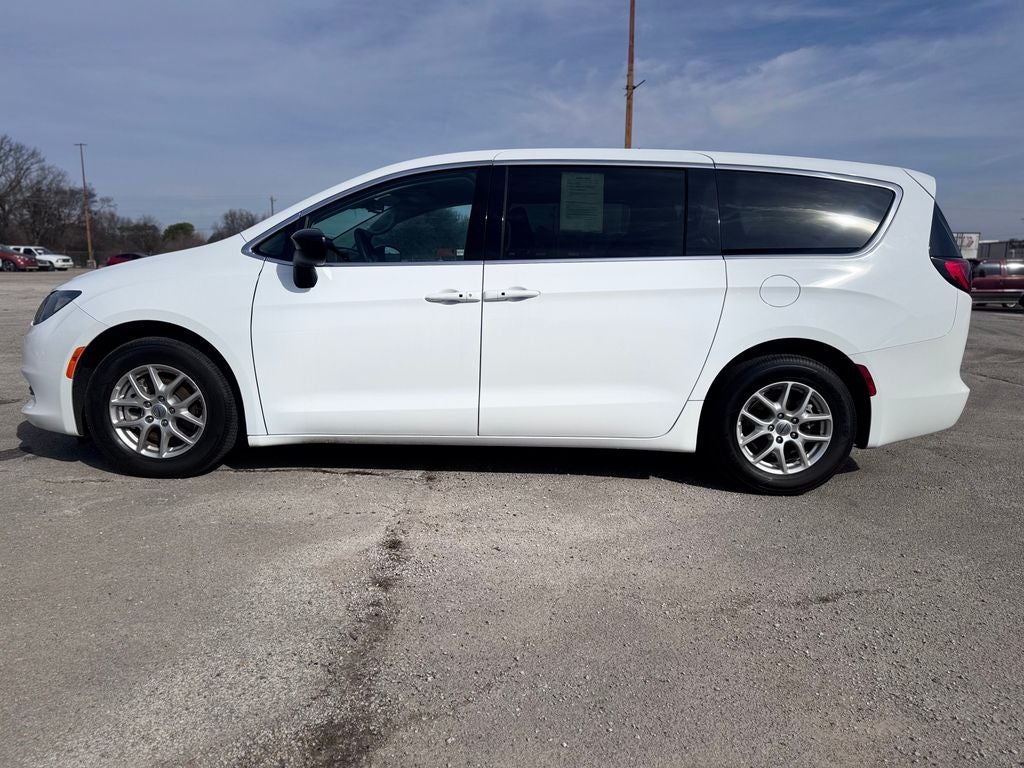 2024 Chrysler Voyager LX