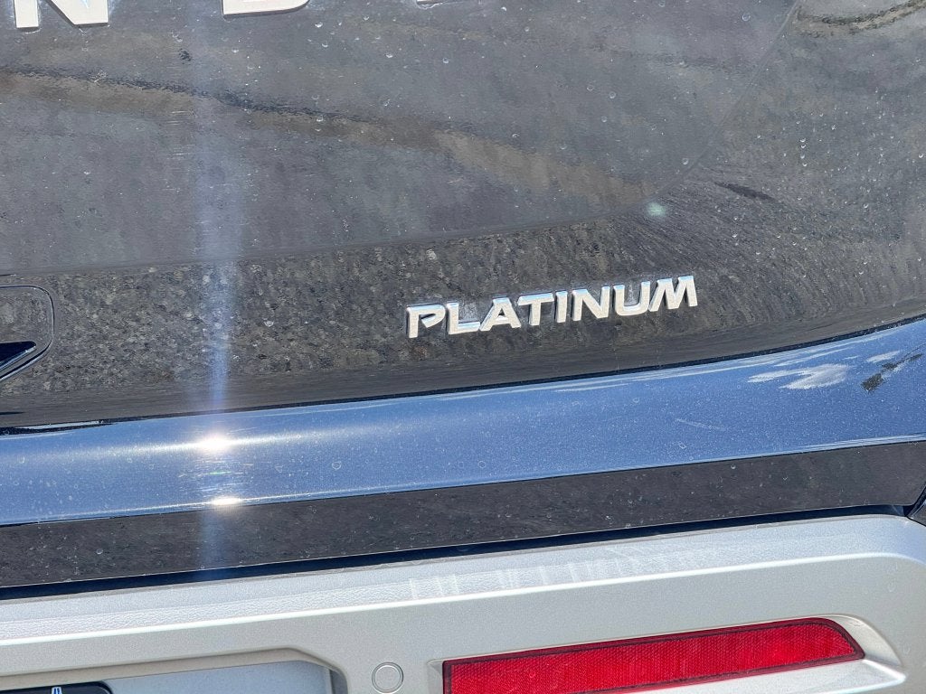 2025 Nissan Pathfinder Platinum