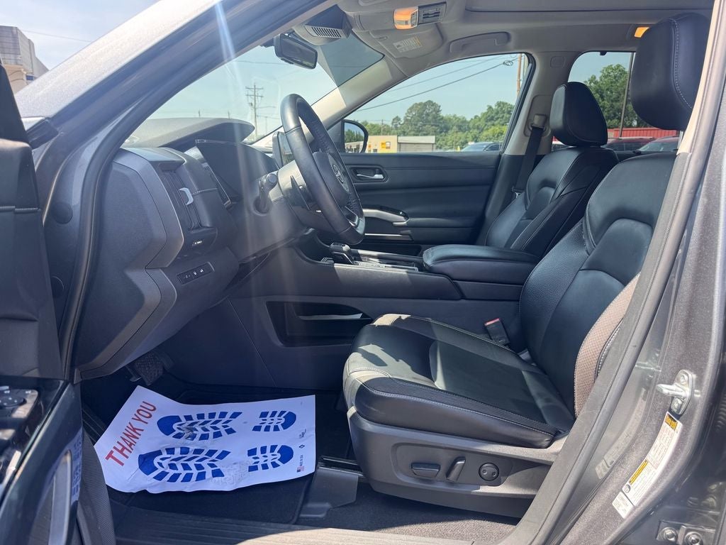 2023 Nissan Pathfinder SL