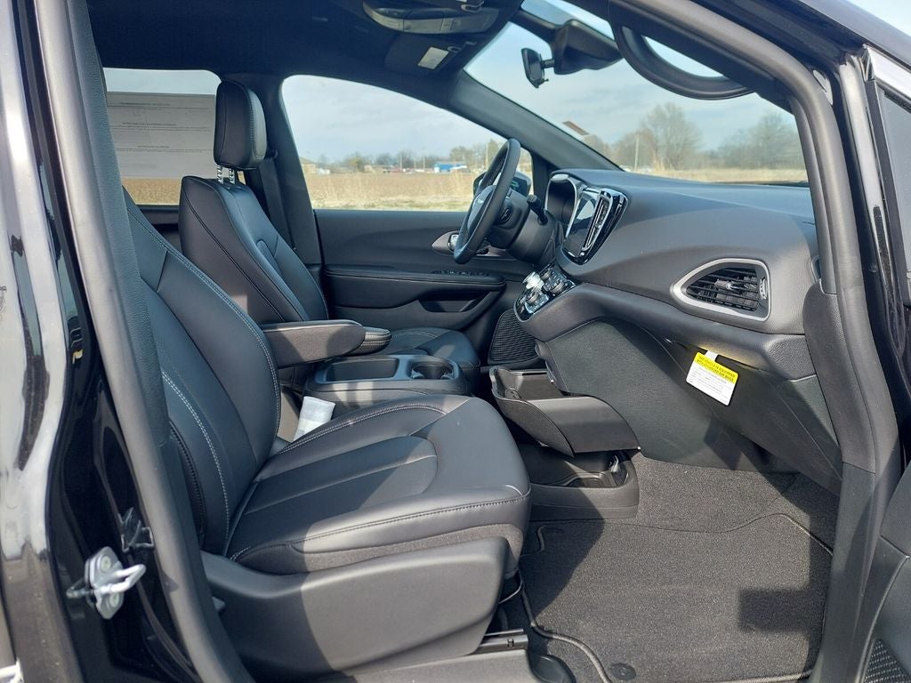 2026 Chrysler Voyager VOYAGER LX